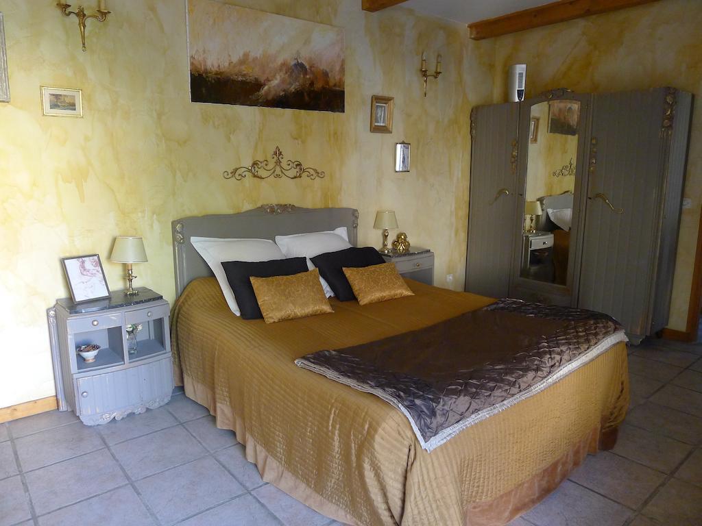 Hotel Domaine De La Manse Villeneuve-de-Berg Camera foto